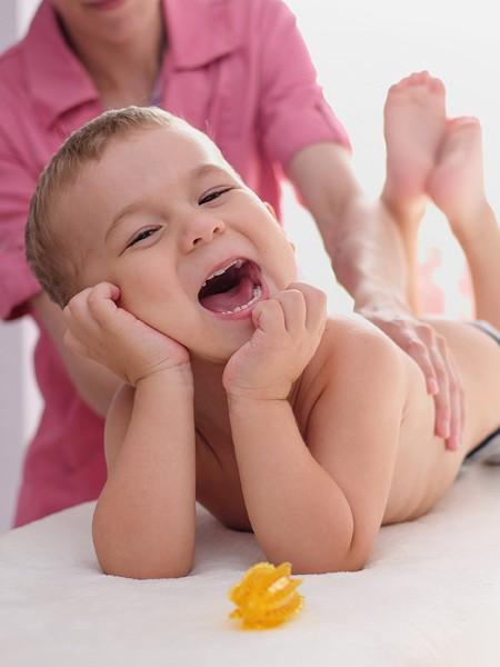 Séance ostéopathie sur un bébé Séance ostéopathie sur un bébé