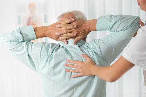 Séance ostéopathie sur personne âgée Séance ostéopathie sur personne âgée